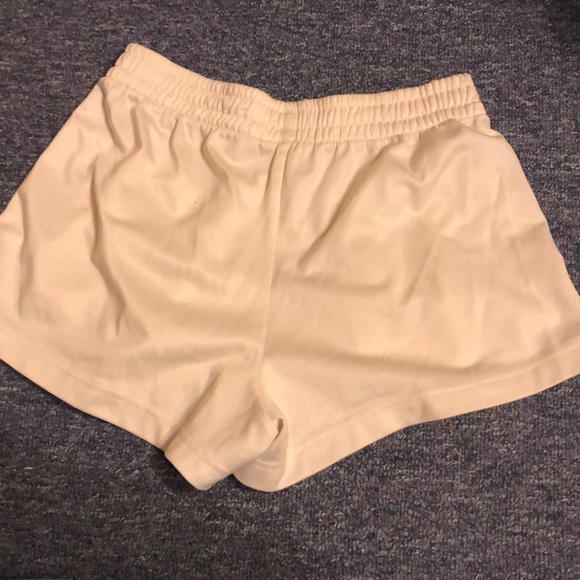 LEI cream green shorts size m with pockets - Picture 3 of 3